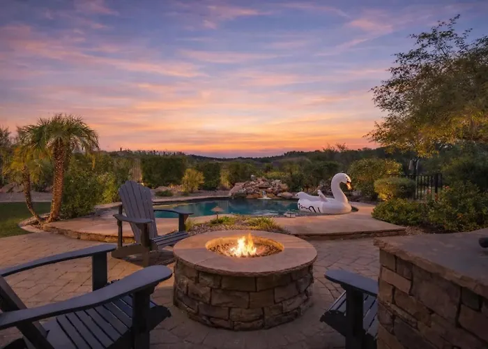 Holiday home Sunrise Retreat - Backyard Oasis - Beautiful Views *