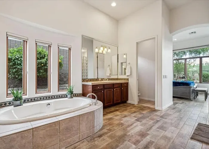 Holiday home Sunrise Retreat - Backyard Oasis - Beautiful Views Scottsdale