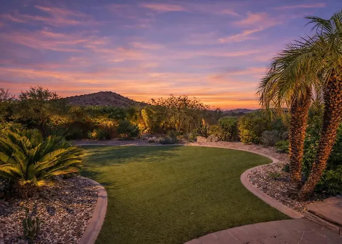 Holiday home Sunrise Retreat - Backyard Oasis - Beautiful Views *